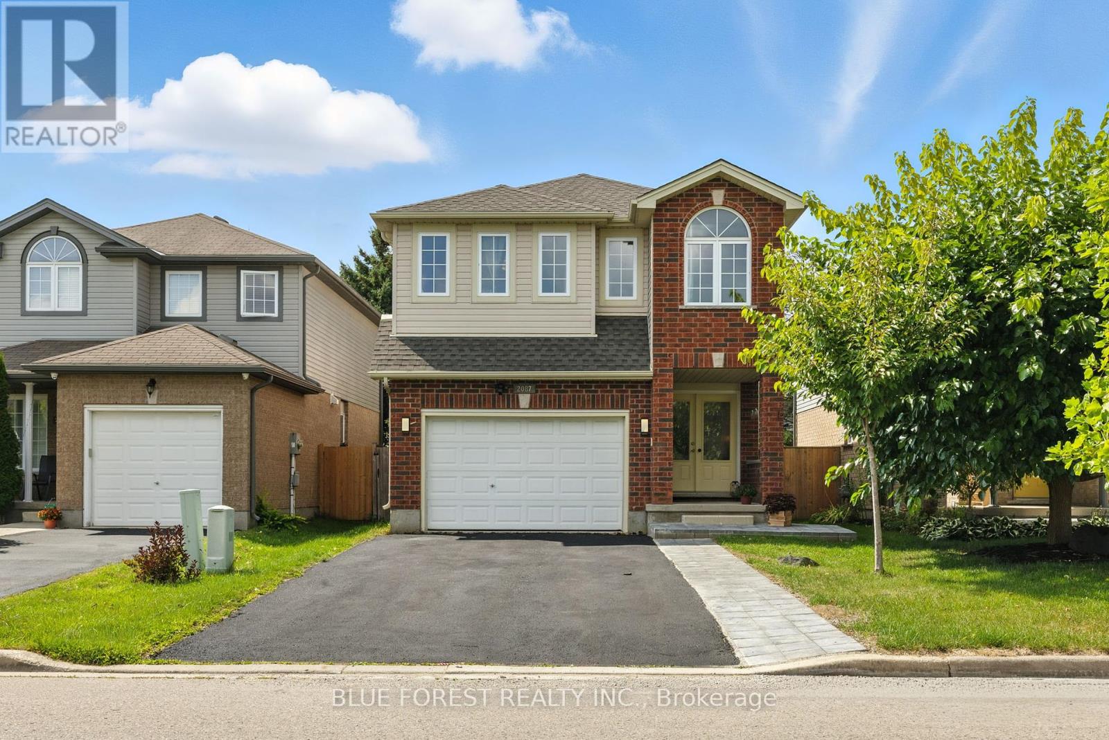2087 FOXWOOD AVENUE, London North (North S)