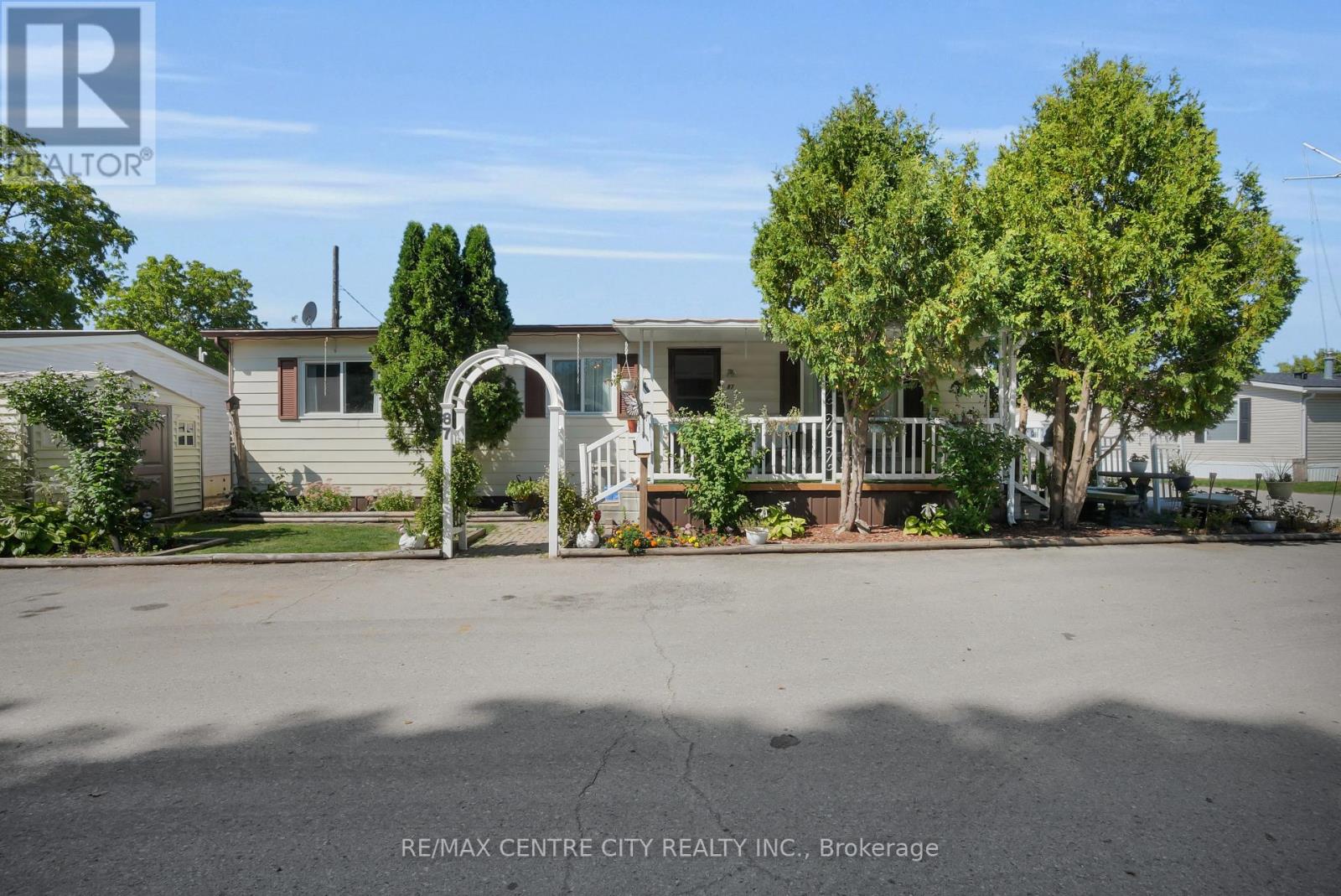 87 - 198 SPRINGBANK DRIVE, London South (South D)