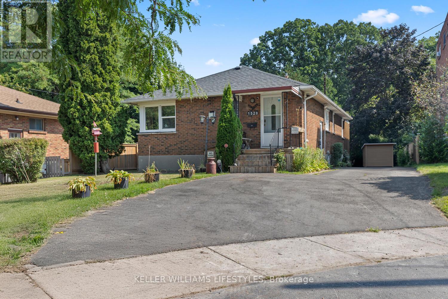 1528 MCLARENWOOD TERRACE, London East (East O)
