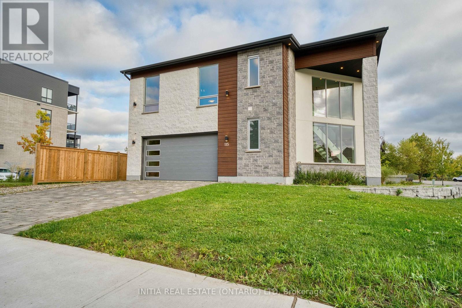 115 SOUTH CARRIAGE ROAD, London North (North I)