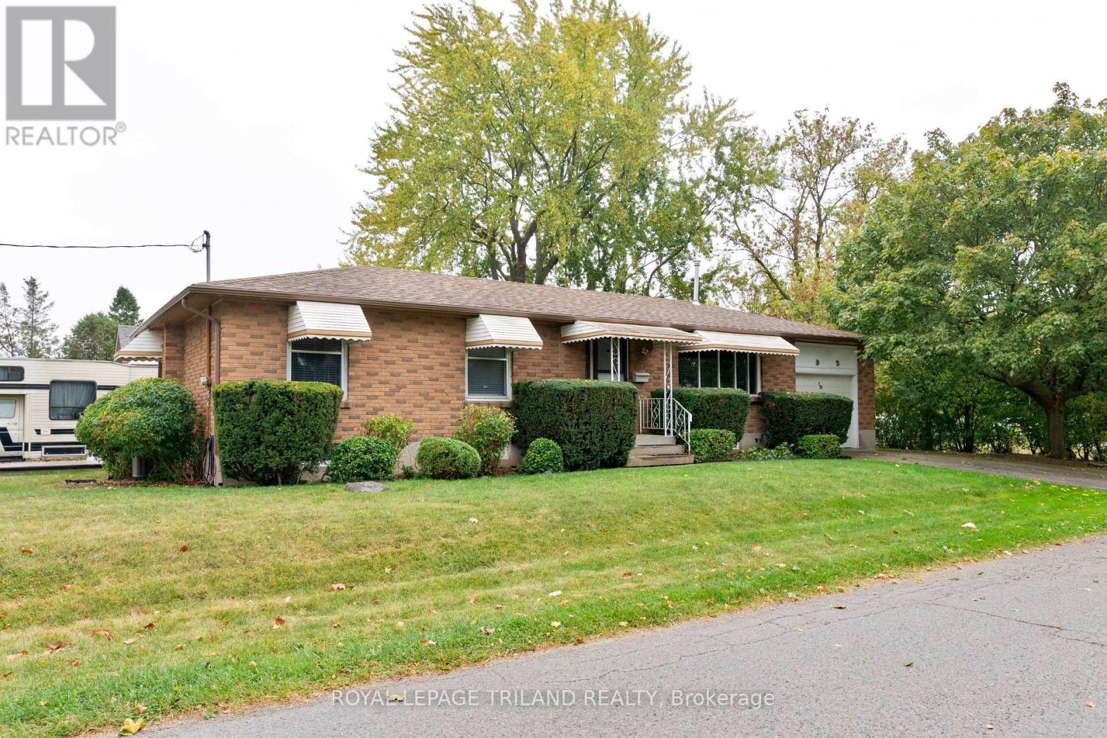 725 ST STEPHENS DRIVE, London South (South Y)