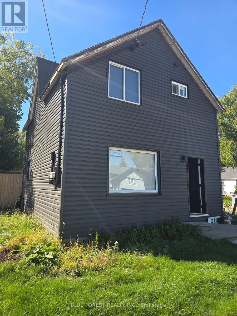 214 ELIZABETH STREET, Southwest Middlesex (Glencoe)