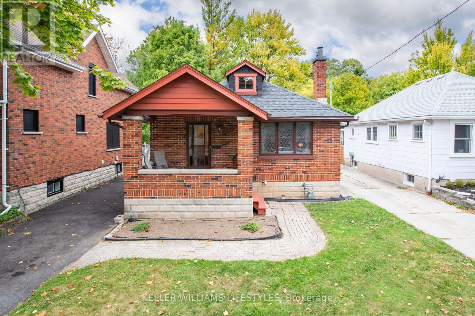 104 EMERY STREET E, London South (South F)