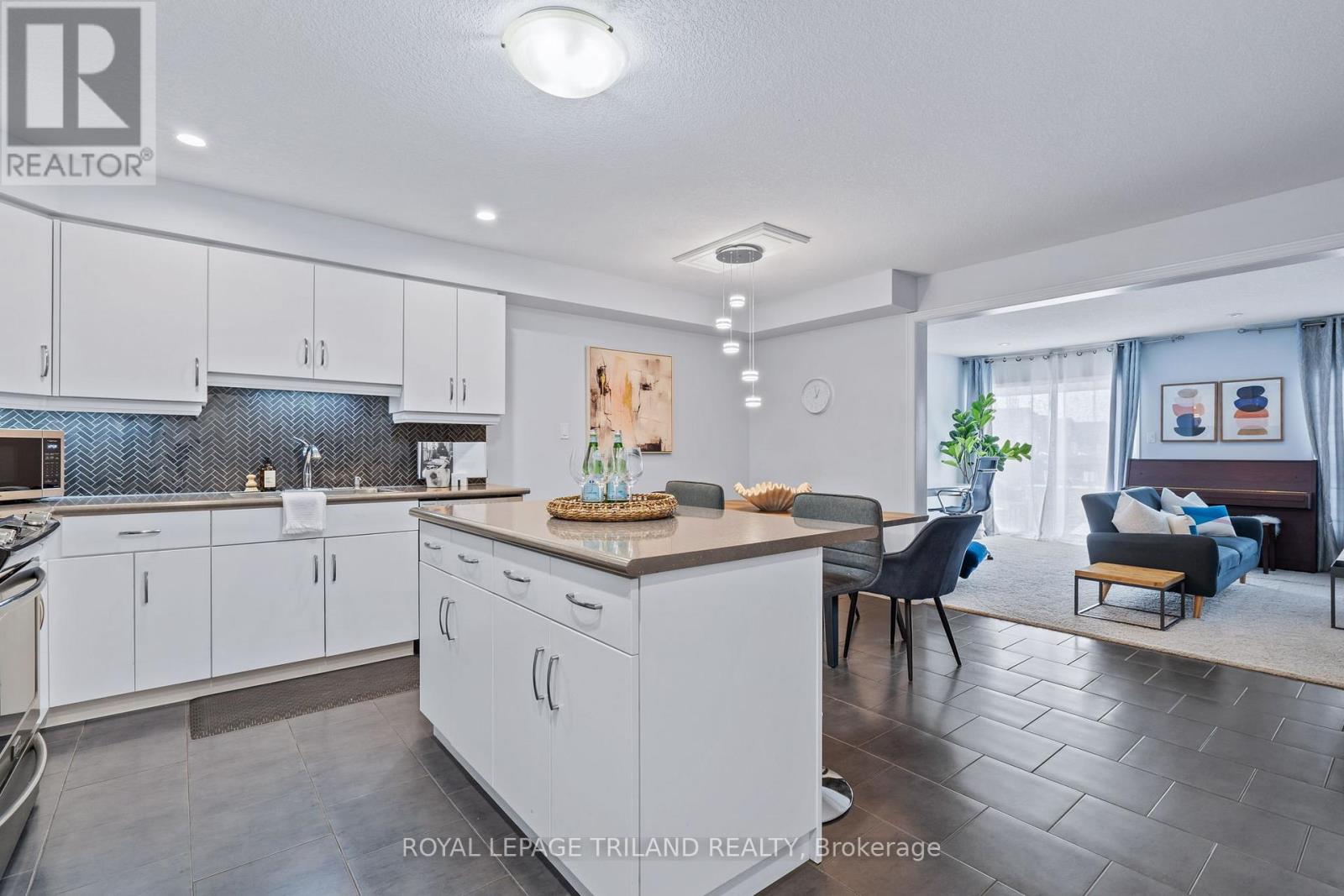 50 - 1220 RIVERBEND ROAD, London South (South B)