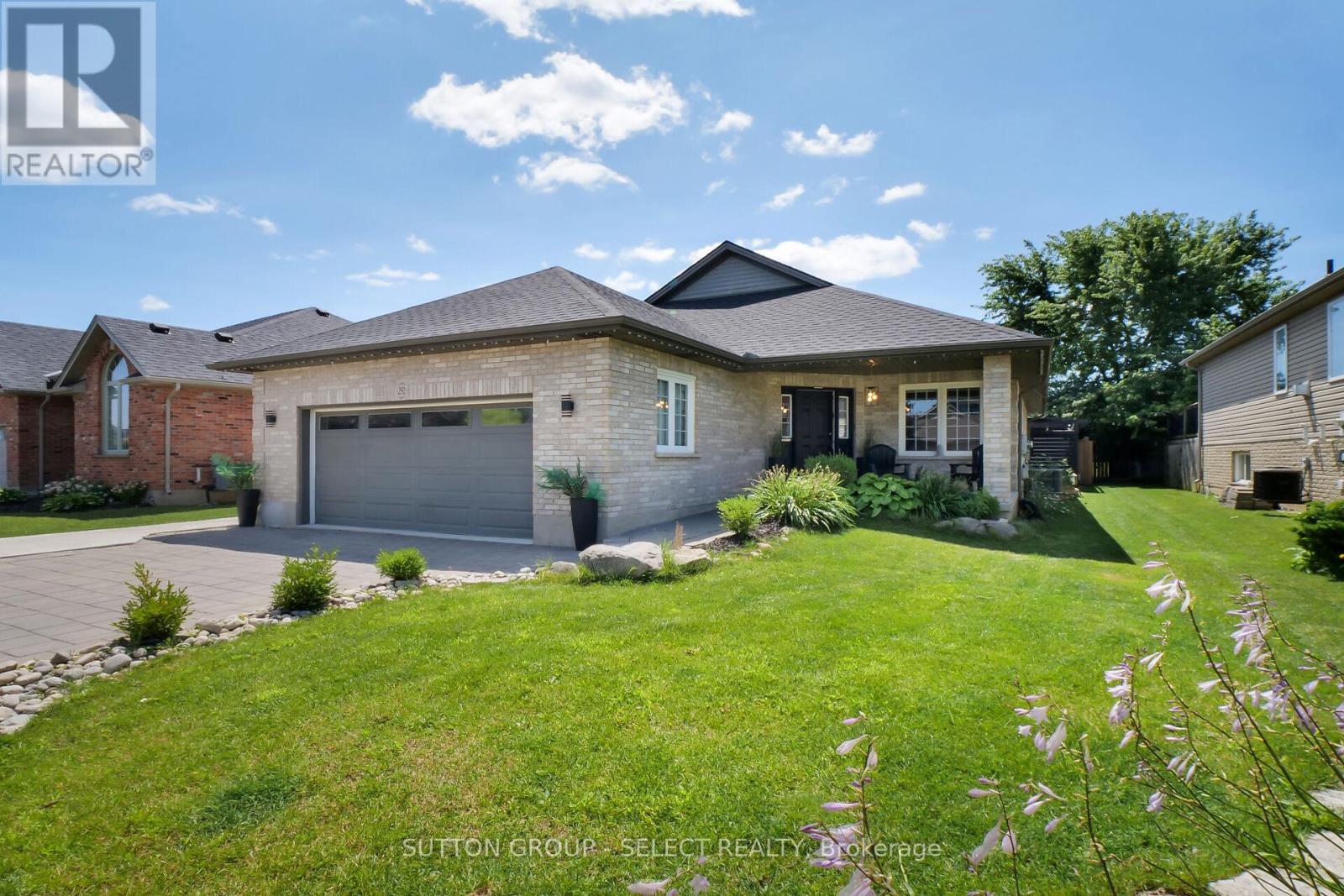 292 THORNE DRIVE, Strathroy-Caradoc (NE)