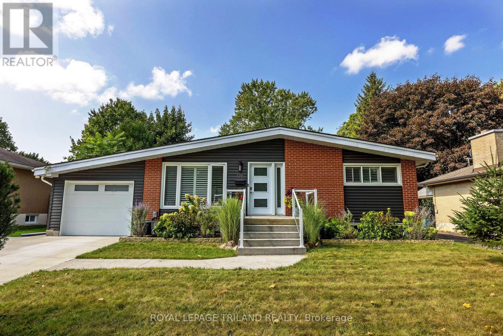 576 RIDGEWOOD CRESCENT E, London