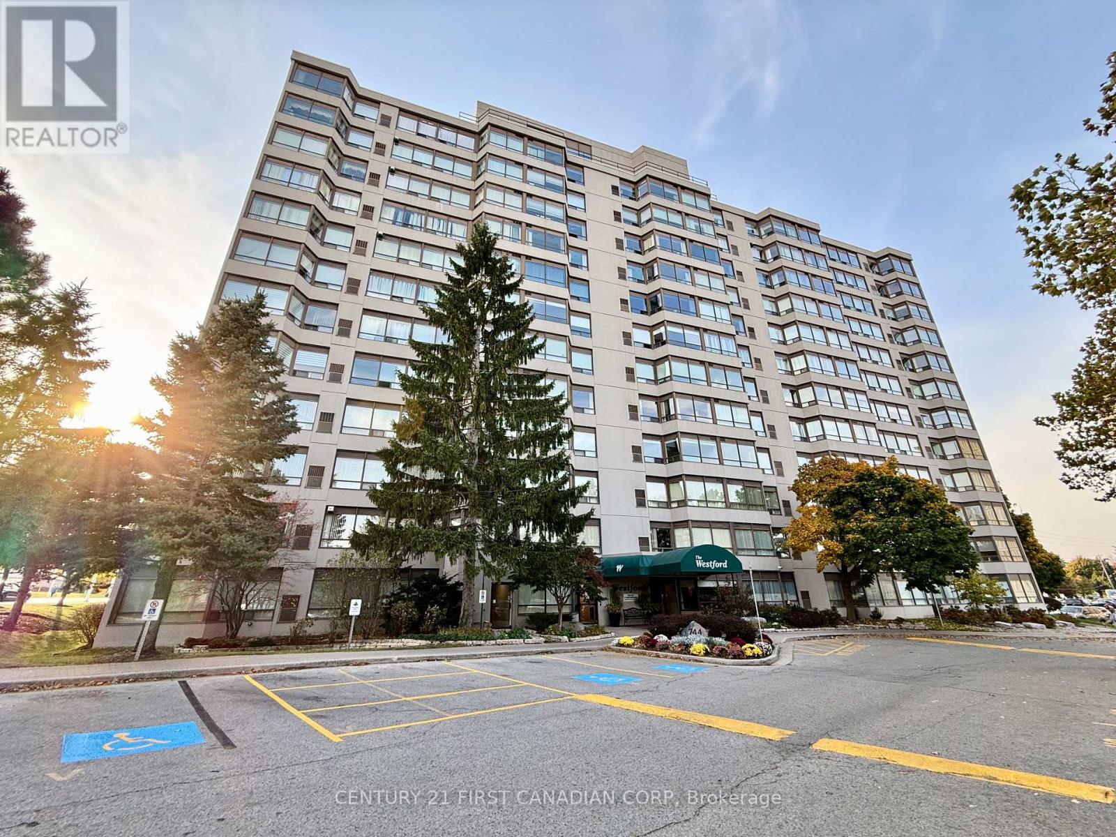 1203 - 744 WONDERLAND ROAD S, London