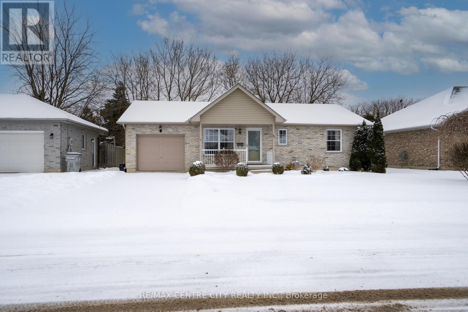 11 PITTAO PLACE, Strathroy-Caradoc (NE)