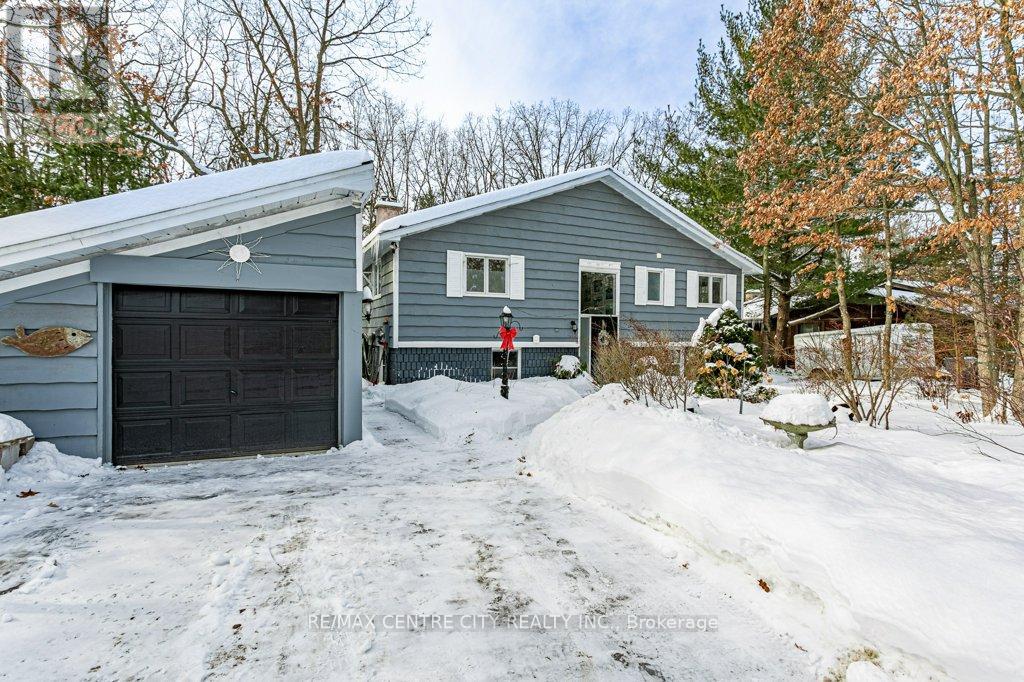 10161 ANDREA STREET, Lambton Shores (Port Franks)