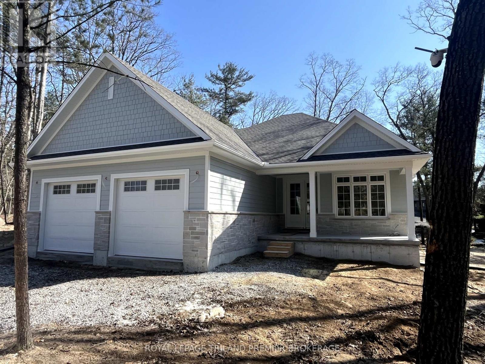 9940 ONTARIO STREET, Lambton Shores (Port Franks)