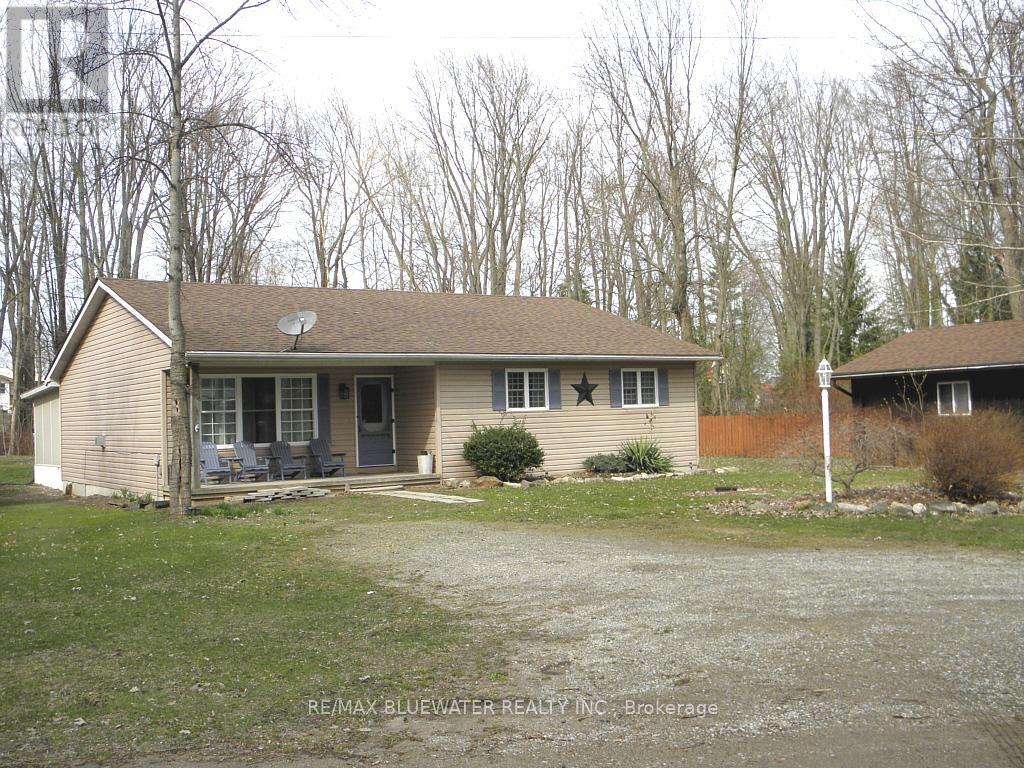 6238 LONDON ROAD, Lambton Shores (Kettle Point)