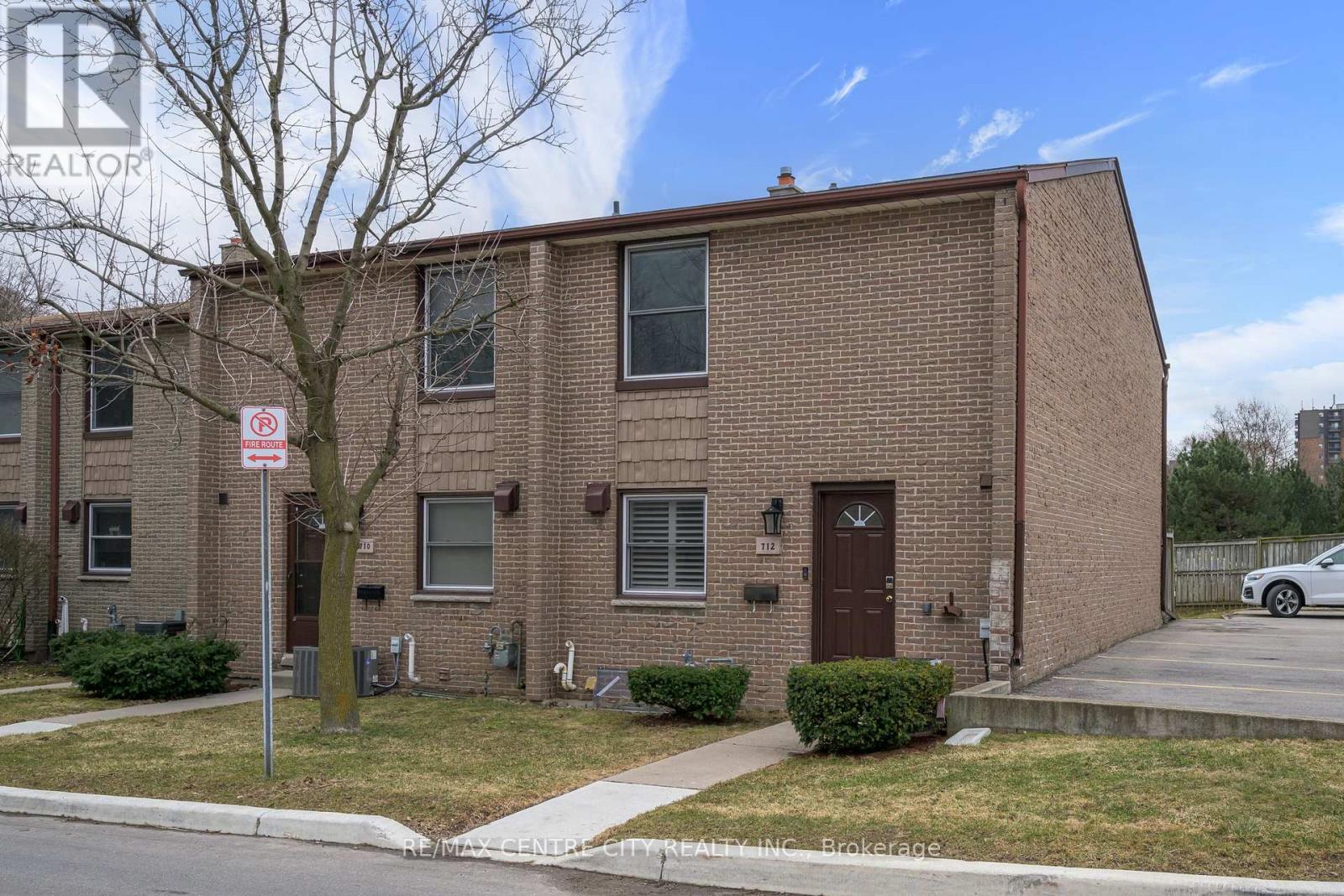 712 WONDERLAND ROAD S, London South (South N)