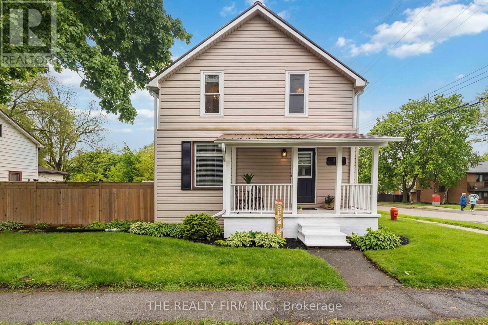 36 WALNUT STREET W, Aylmer
