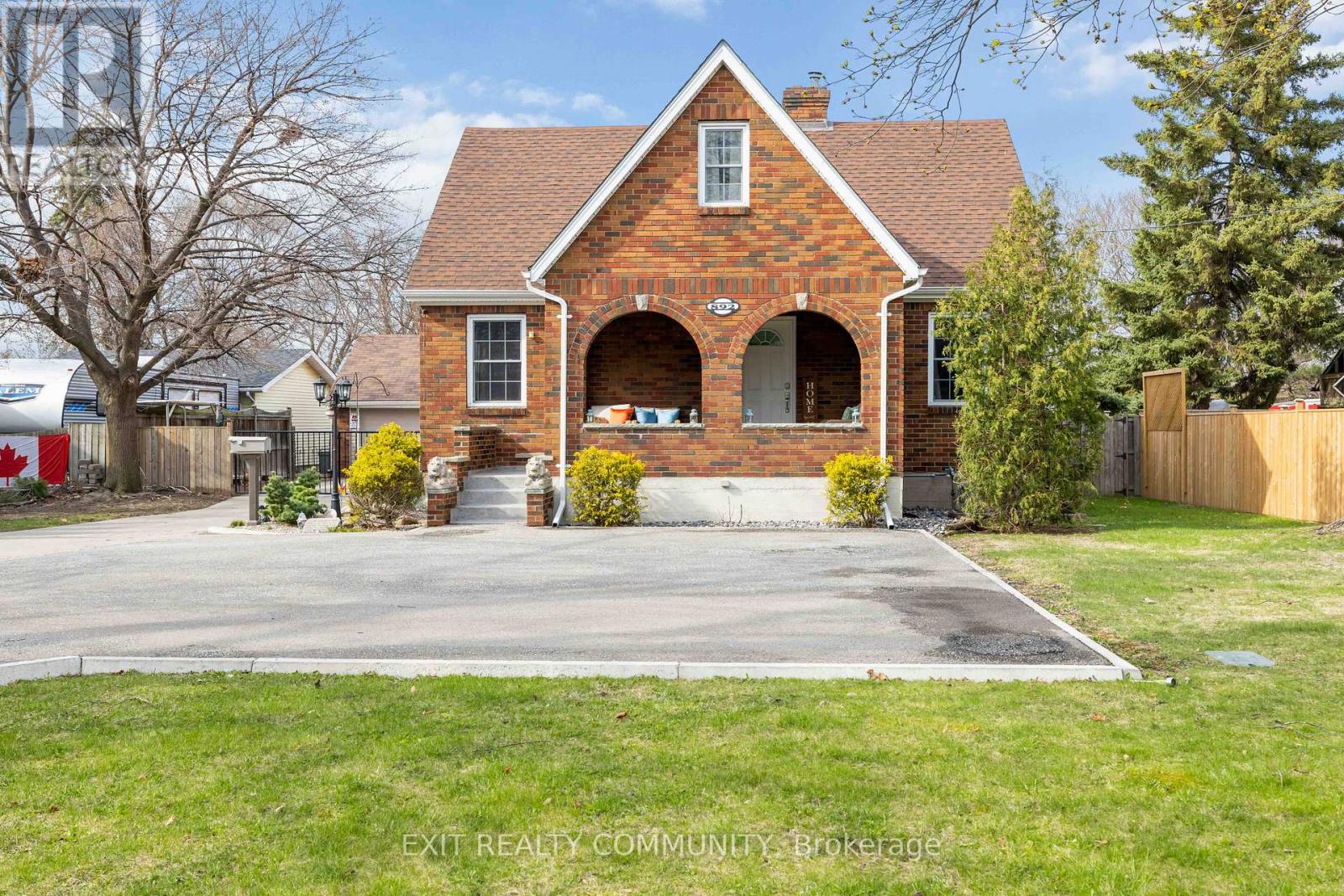892 LONDON ROAD, Sarnia