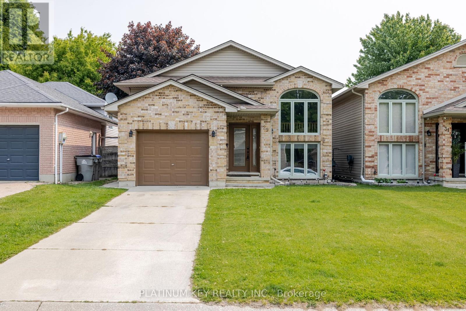 29 DELL DRIVE, Strathroy-Caradoc (SW)