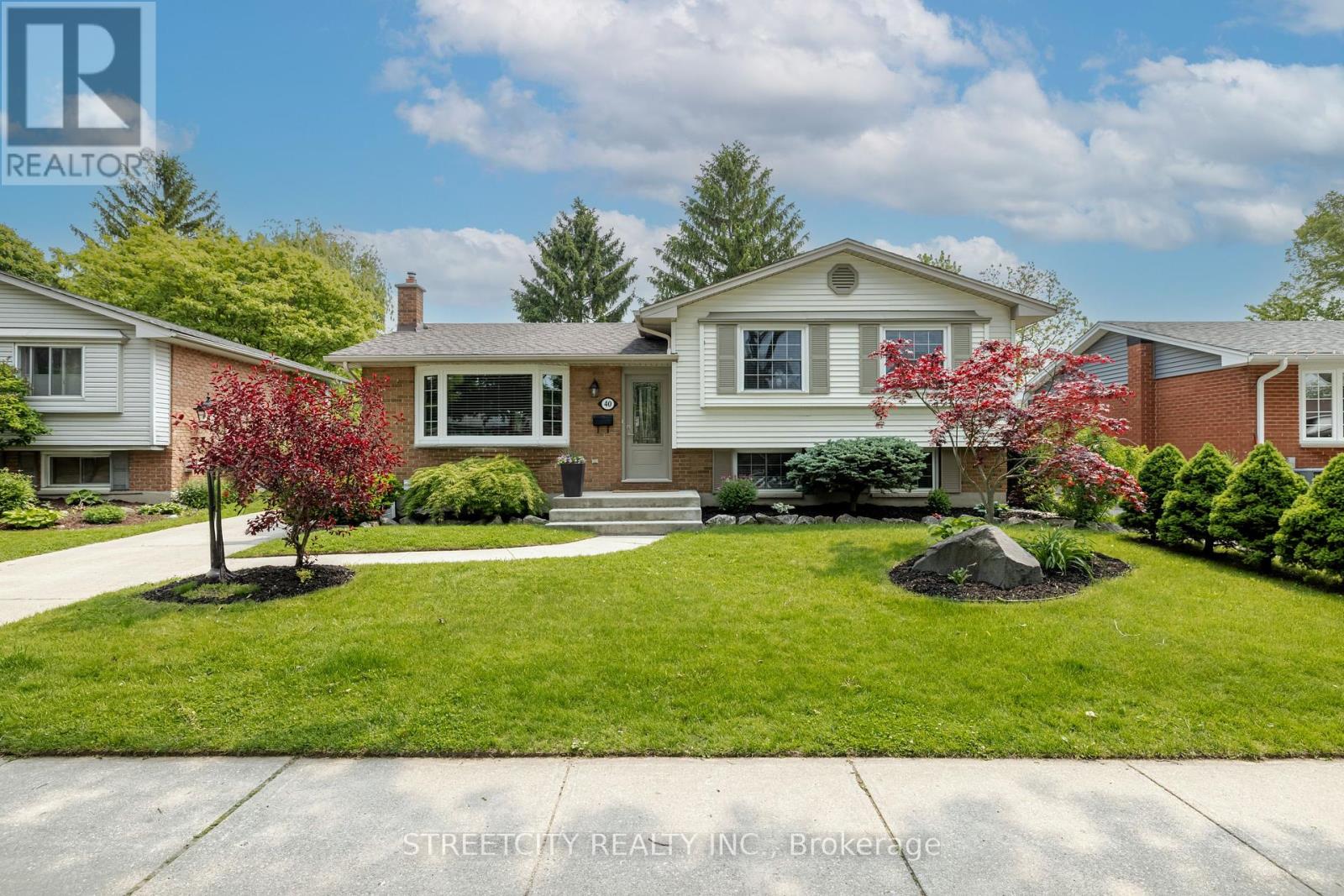 40 ST LAWRENCE BOULEVARD, London South (South O)