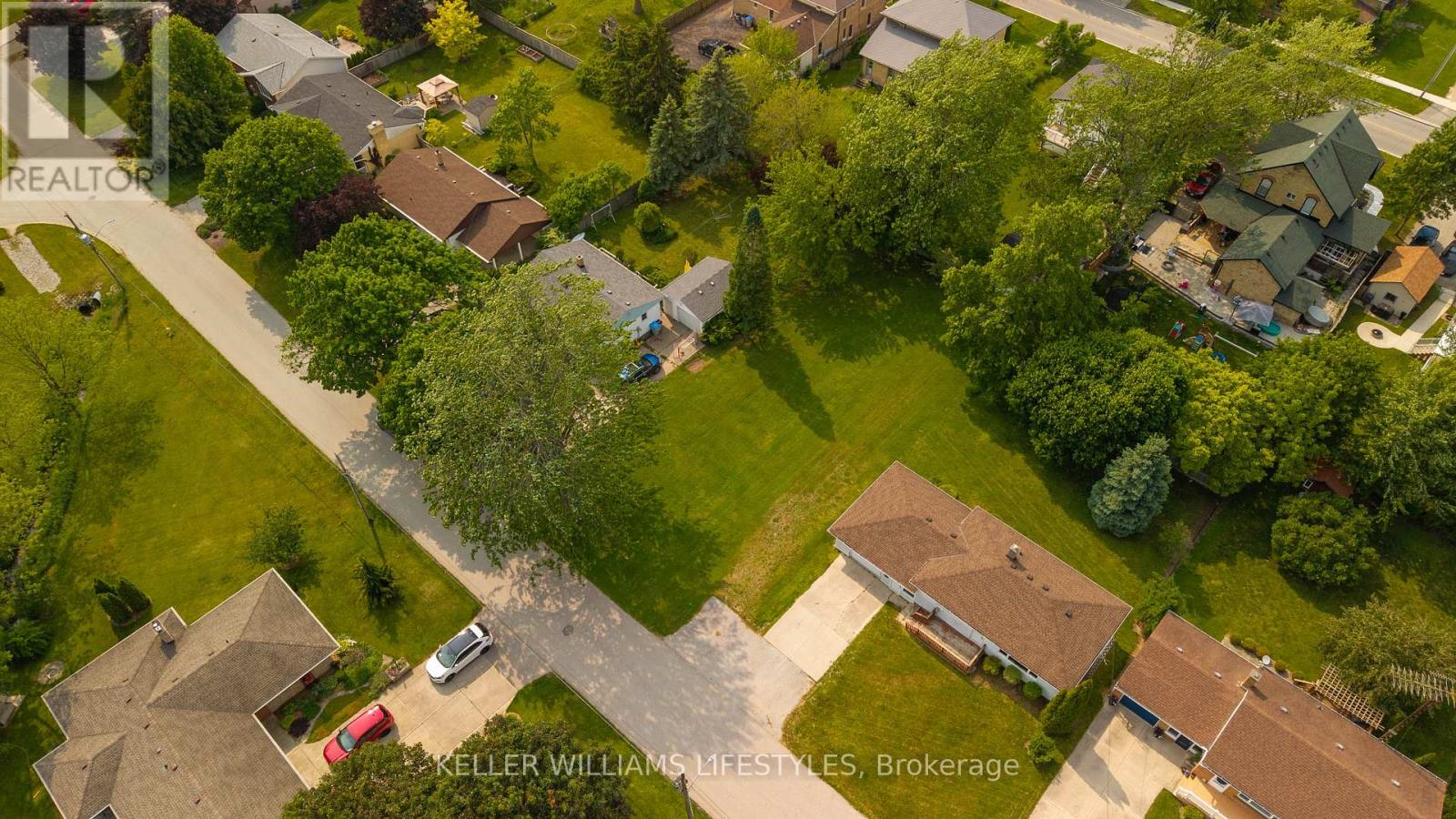 24 MAC KENZIE STREET, Lambton Shores (Forest)