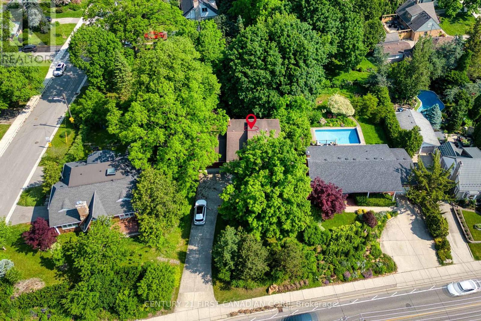 285 RIVERSIDE DRIVE, London North (North N)