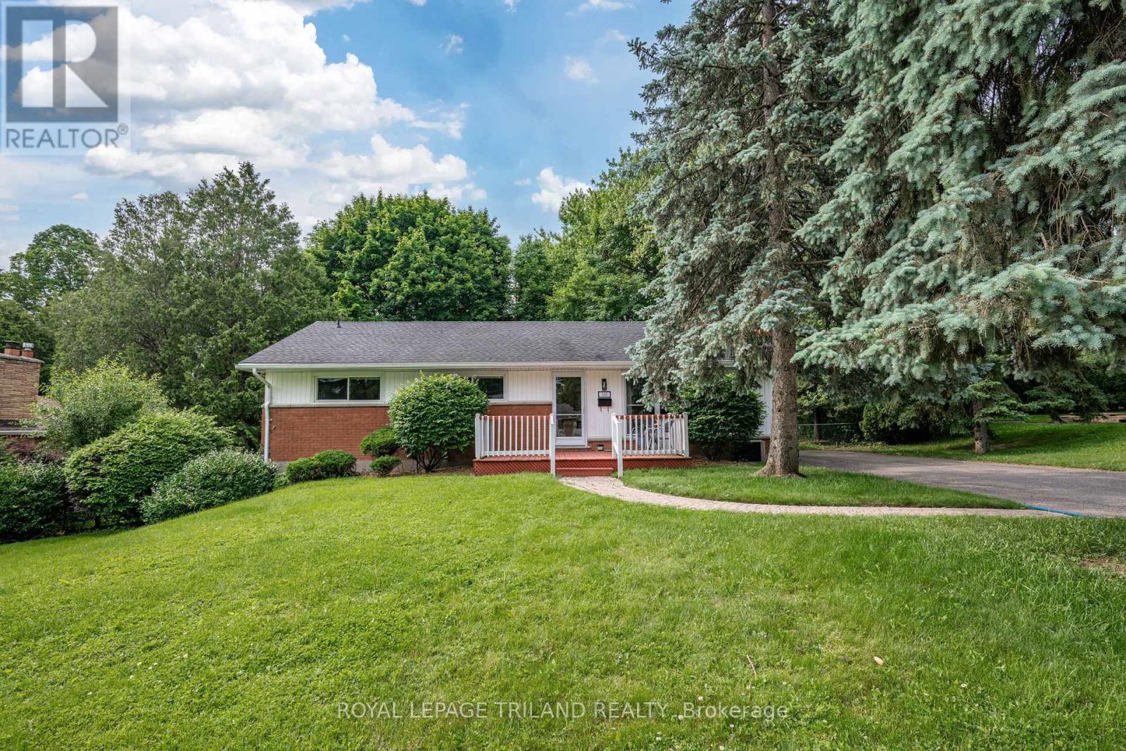 146 DEER PARK CIRCLE, London North (North P)