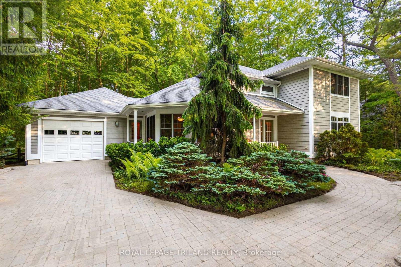 10221 SHORELINE DRIVE, Lambton Shores (Grand Bend)