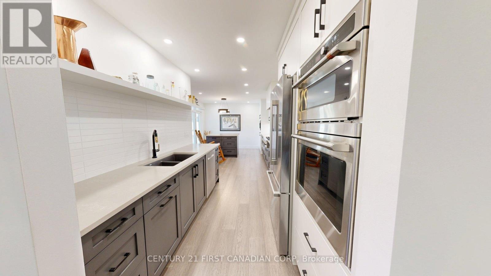527 TOPPING LANE, London South (South N)