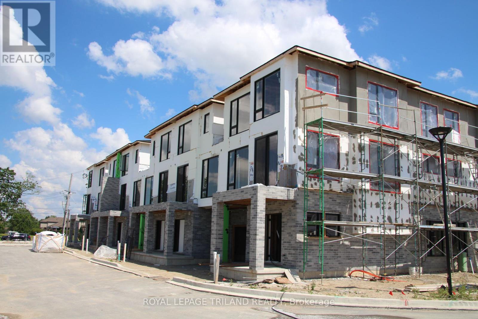 10 - 3103 PETTY ROAD, London South (South V)