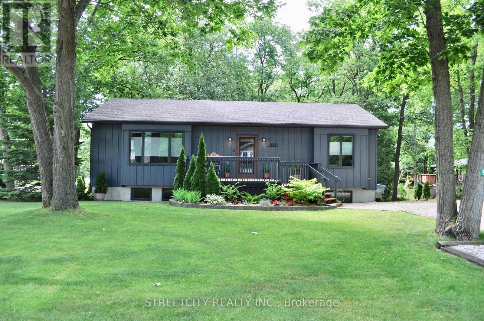 9645 JOANNE AVENUE, Lambton Shores (Grand Bend)