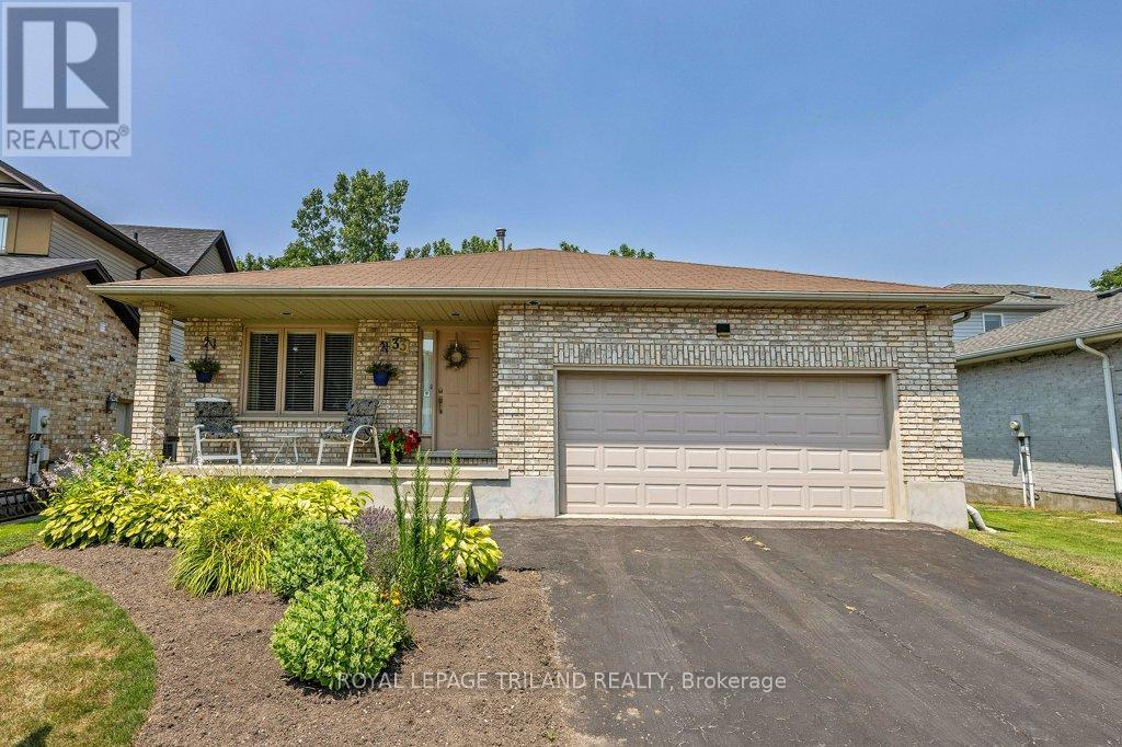 33 STONEYCREEK CRESCENT, London North (North C)