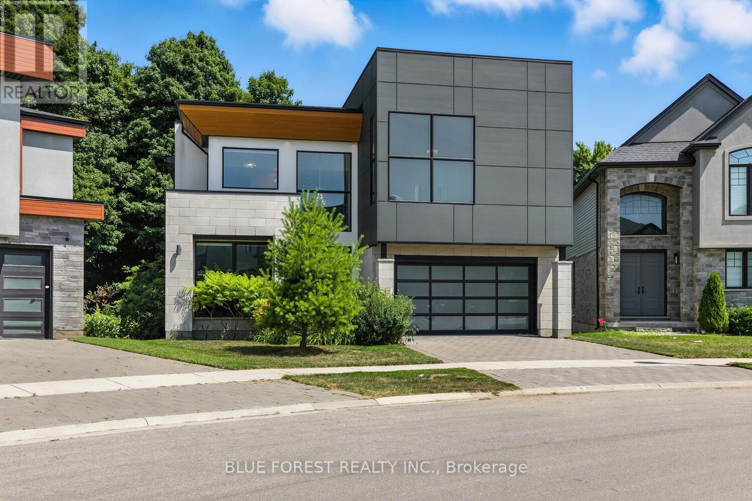 1287 DYER CRESCENT, London North (North S)