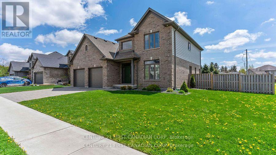 102 CAVERHILL CRESCENT, Middlesex Centre (Komoka)
