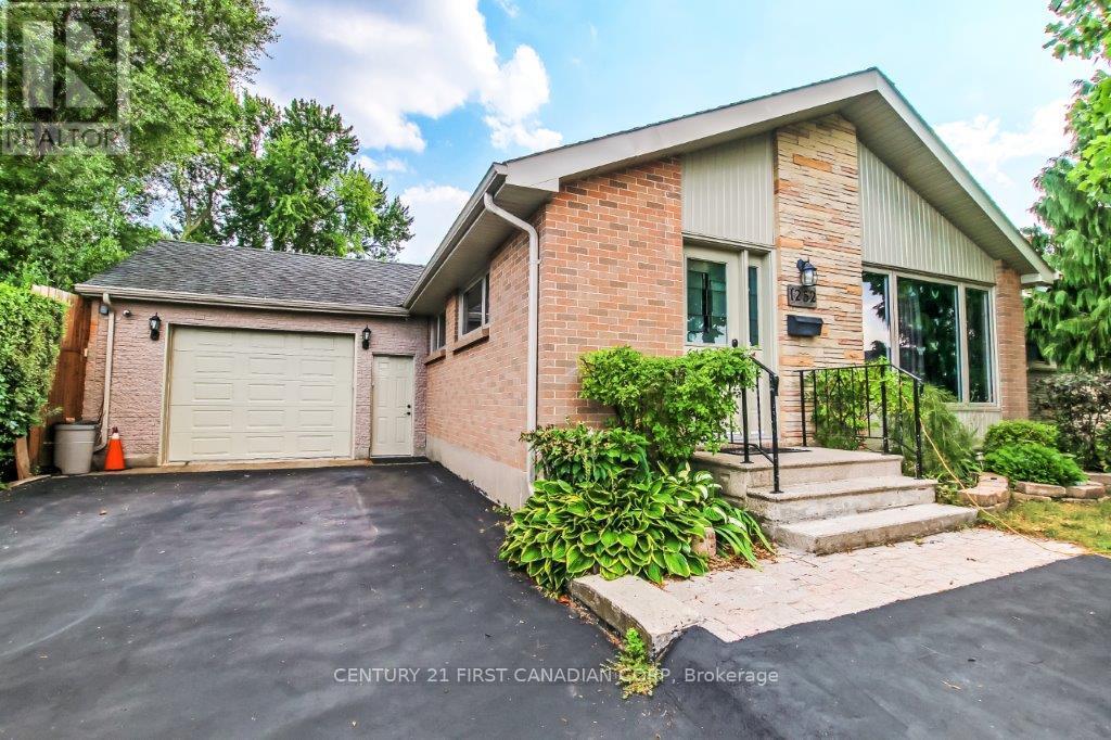 1252 MICHAEL STREET, London East (East D)