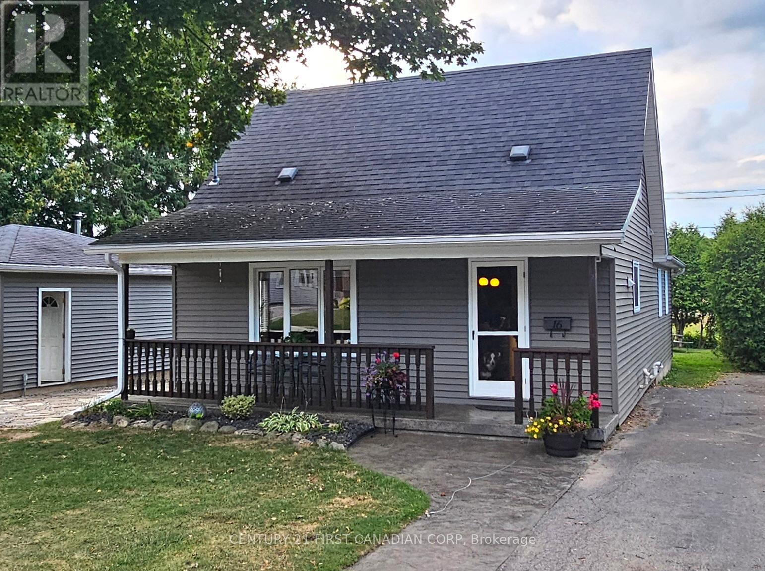 16 CHURCHILL DRIVE, Brant (Paris)