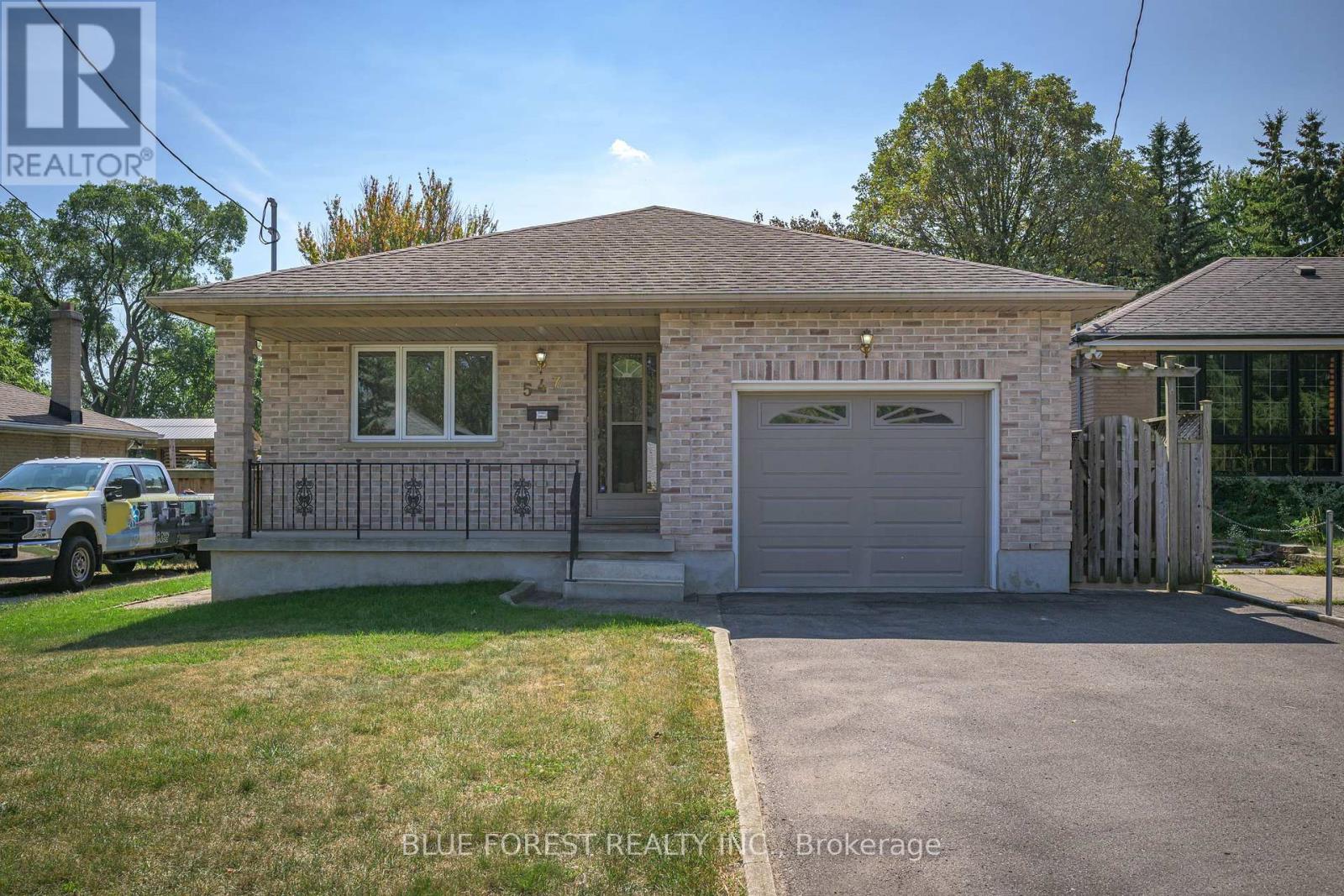 547 CRESTON AVENUE, London South (South R)