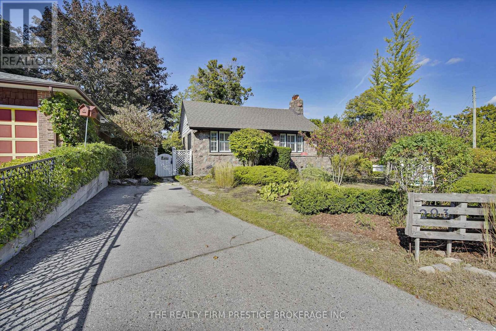 293 RIVERSIDE DRIVE, London North (North N)