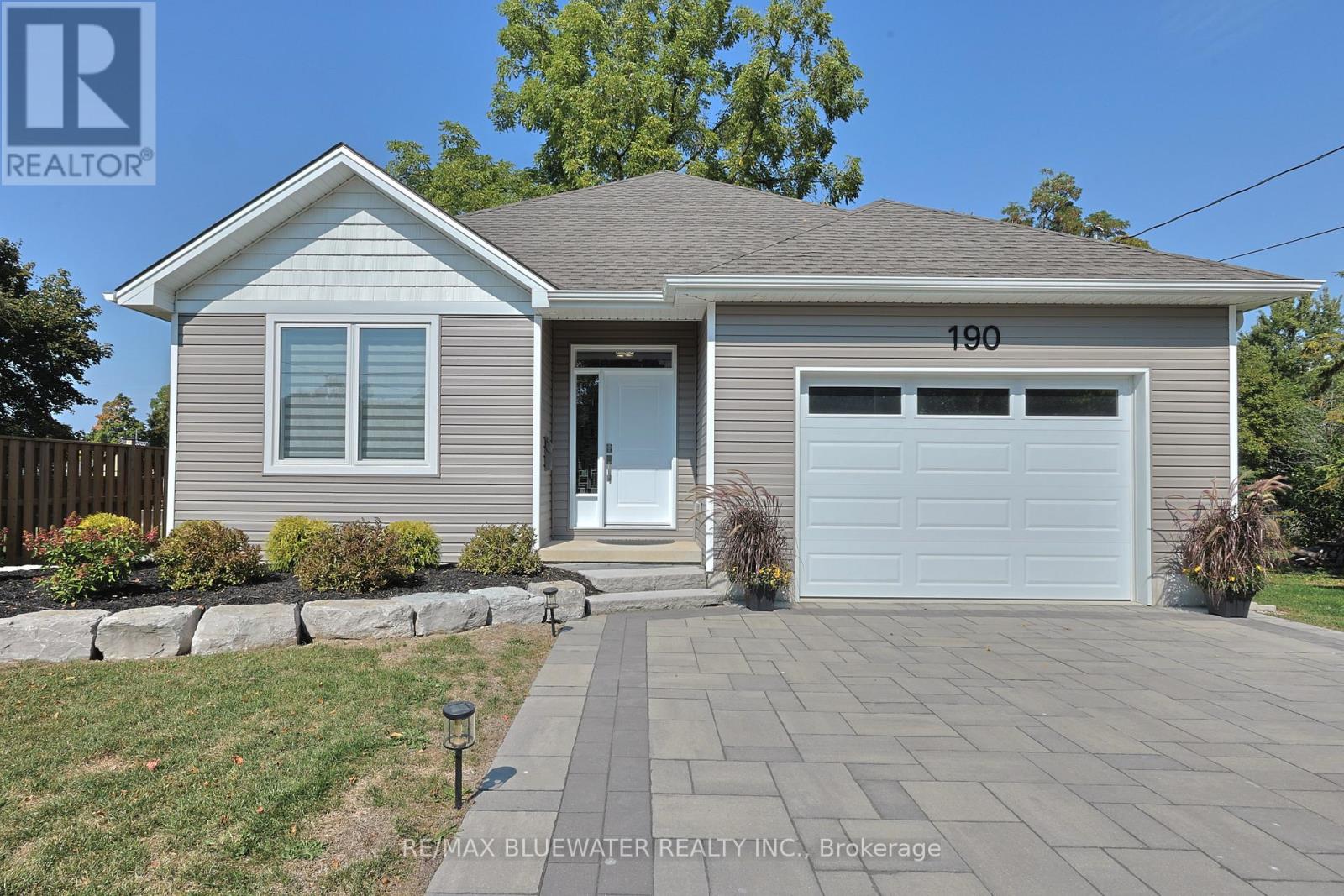 190 BROAD STREET, North Middlesex (Parkhill)