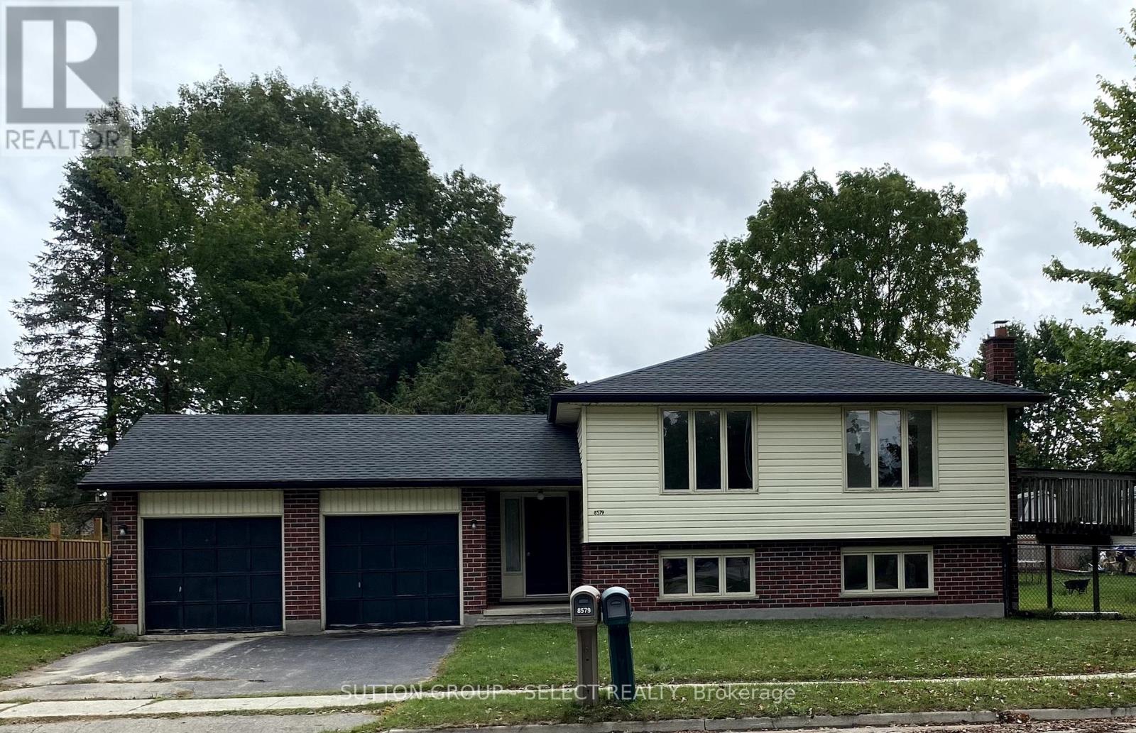 8579 GLENDON DRIVE, Strathroy-Caradoc (Mount Brydges)