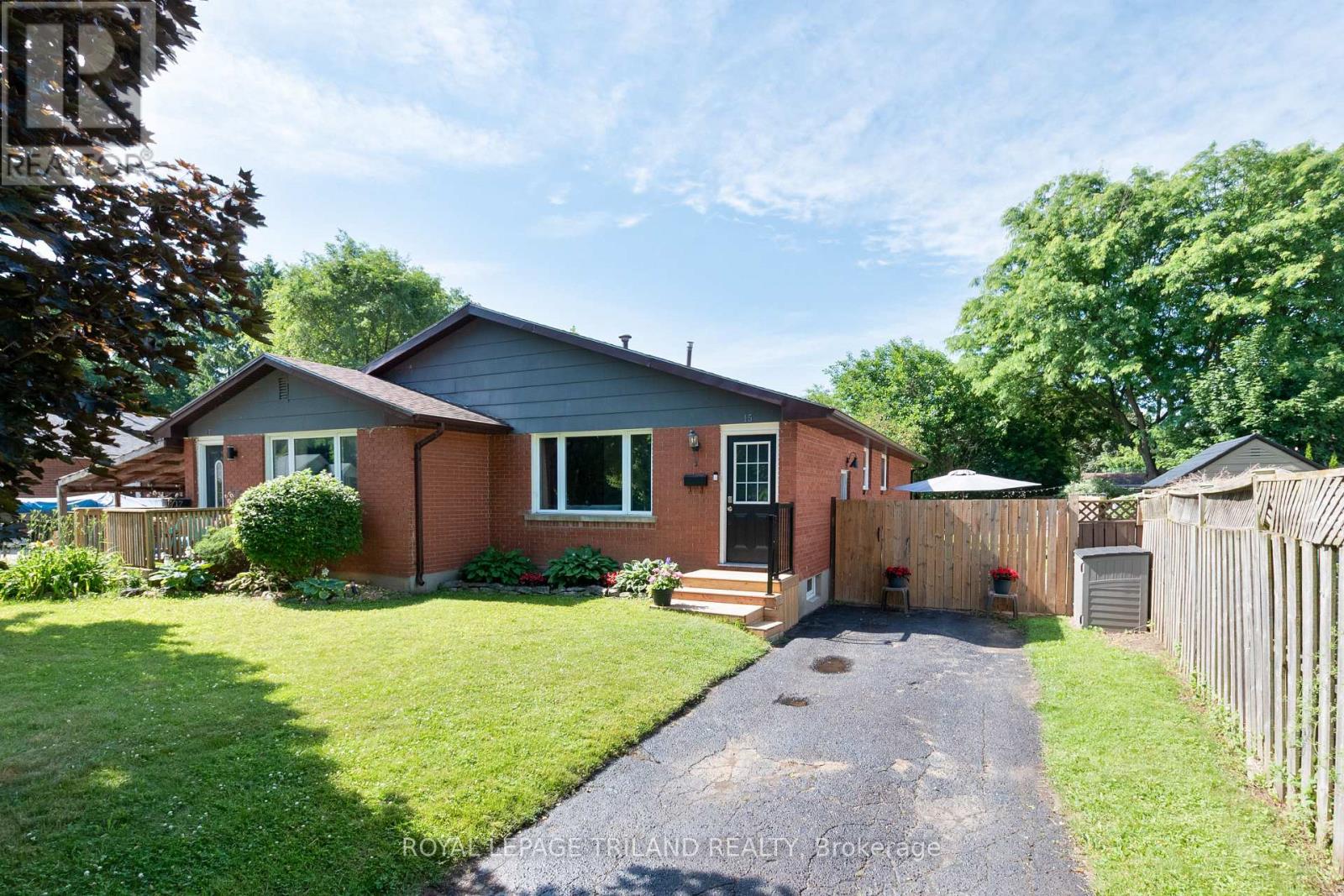 15 MOHEGAN CRESCENT, London East (East D)