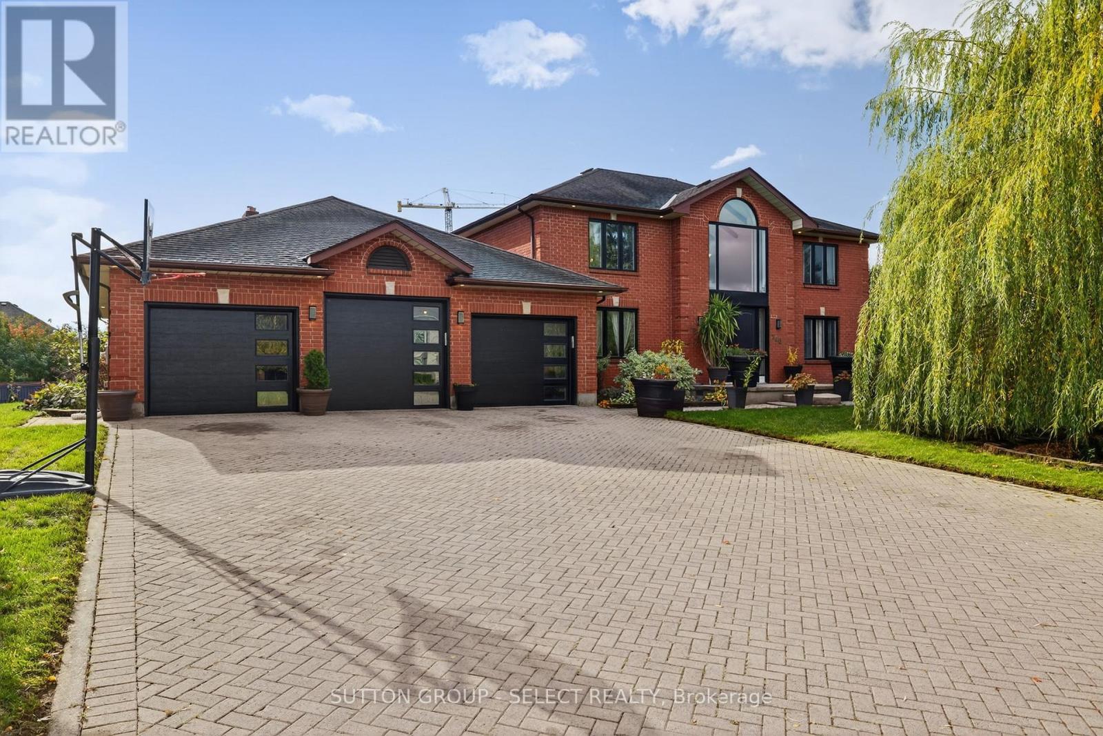 700 FRANKLINWAY CRESCENT, London North (North R)