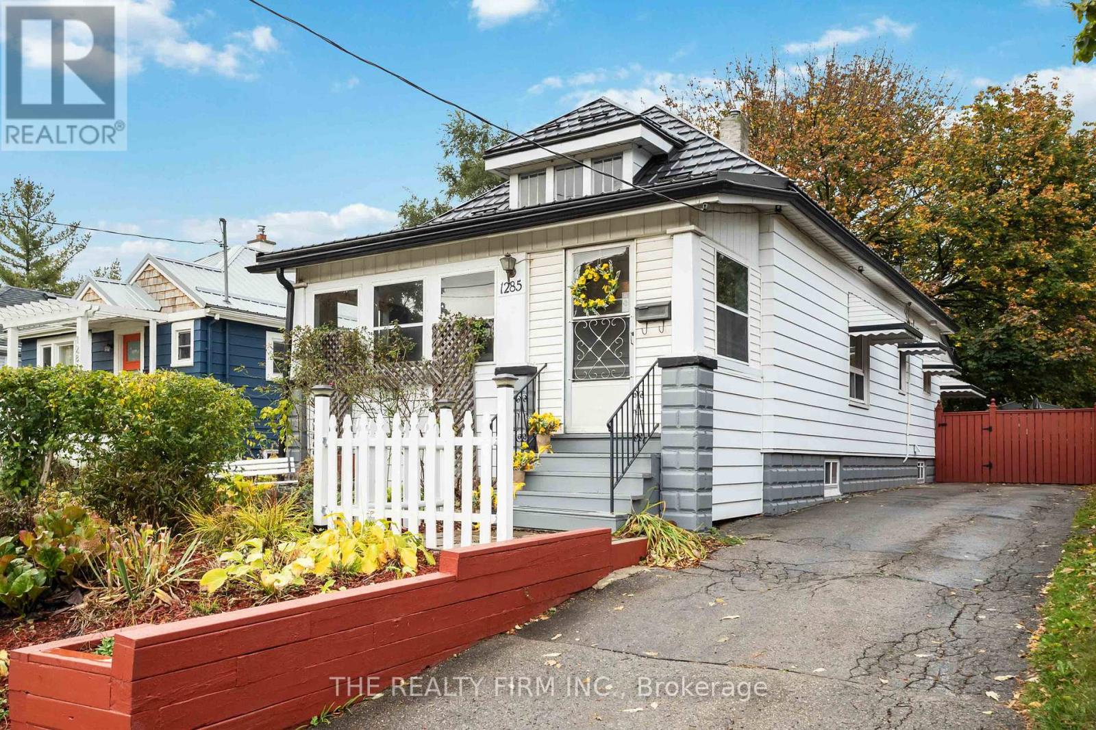 1285 YORK STREET, London East (East M)