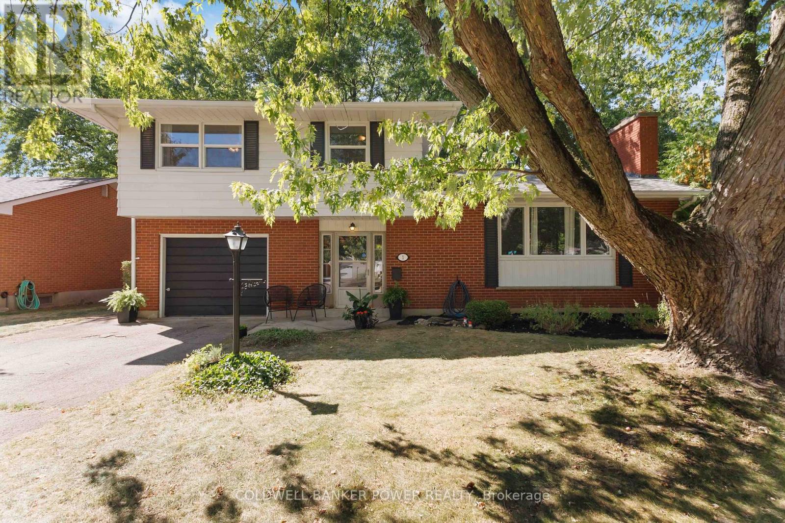 1 MCLEOD CRESCENT, London North (North H)