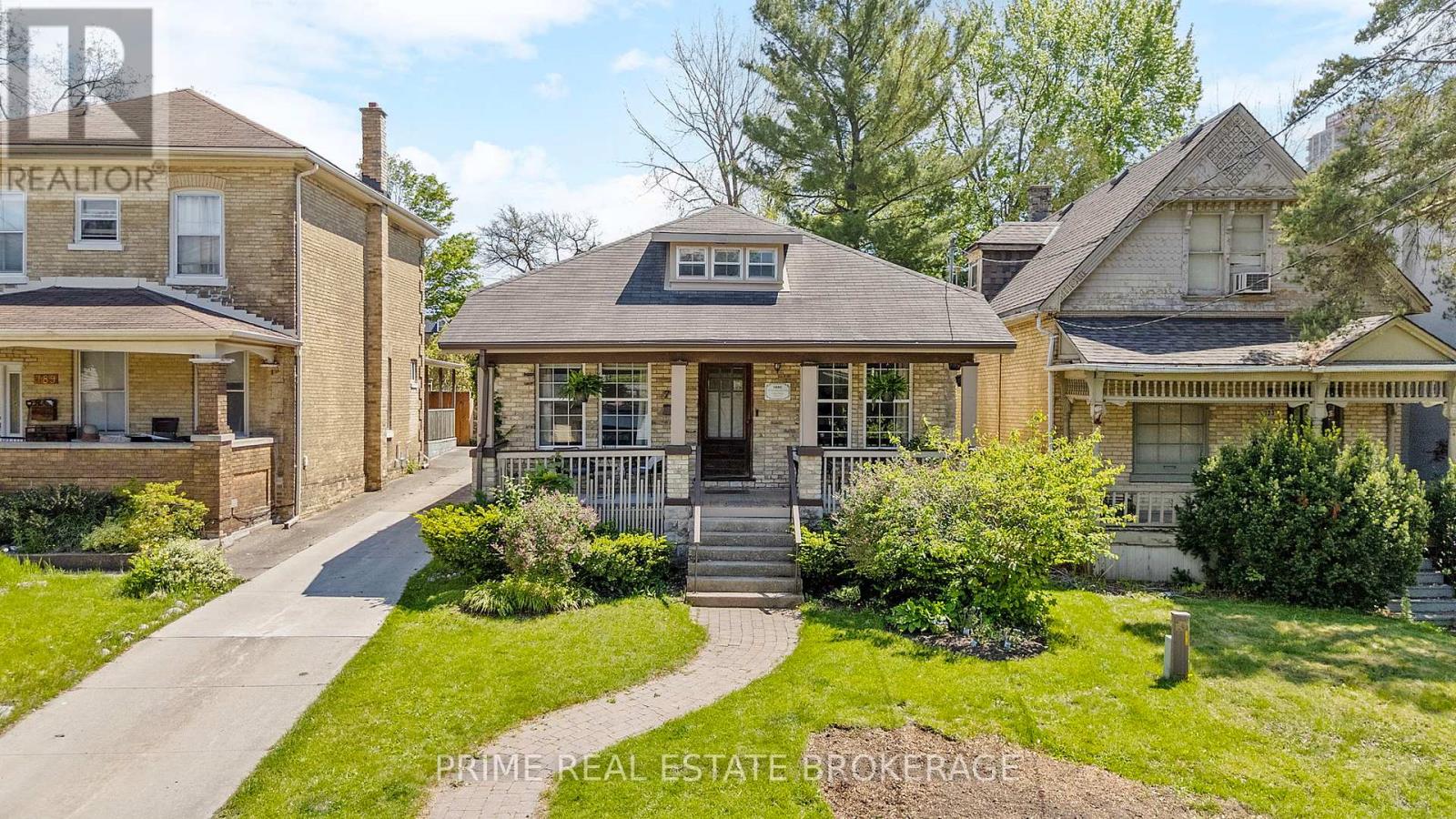 785 QUEENS AVENUE, London East (East G)