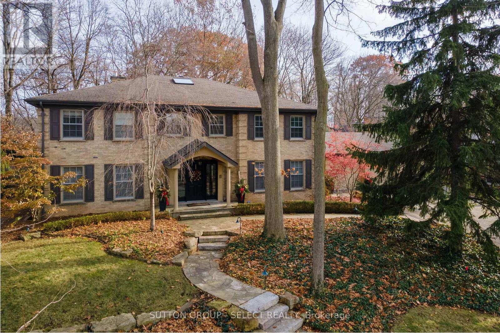 129 WYCHWOOD PLACE, London North (North J)