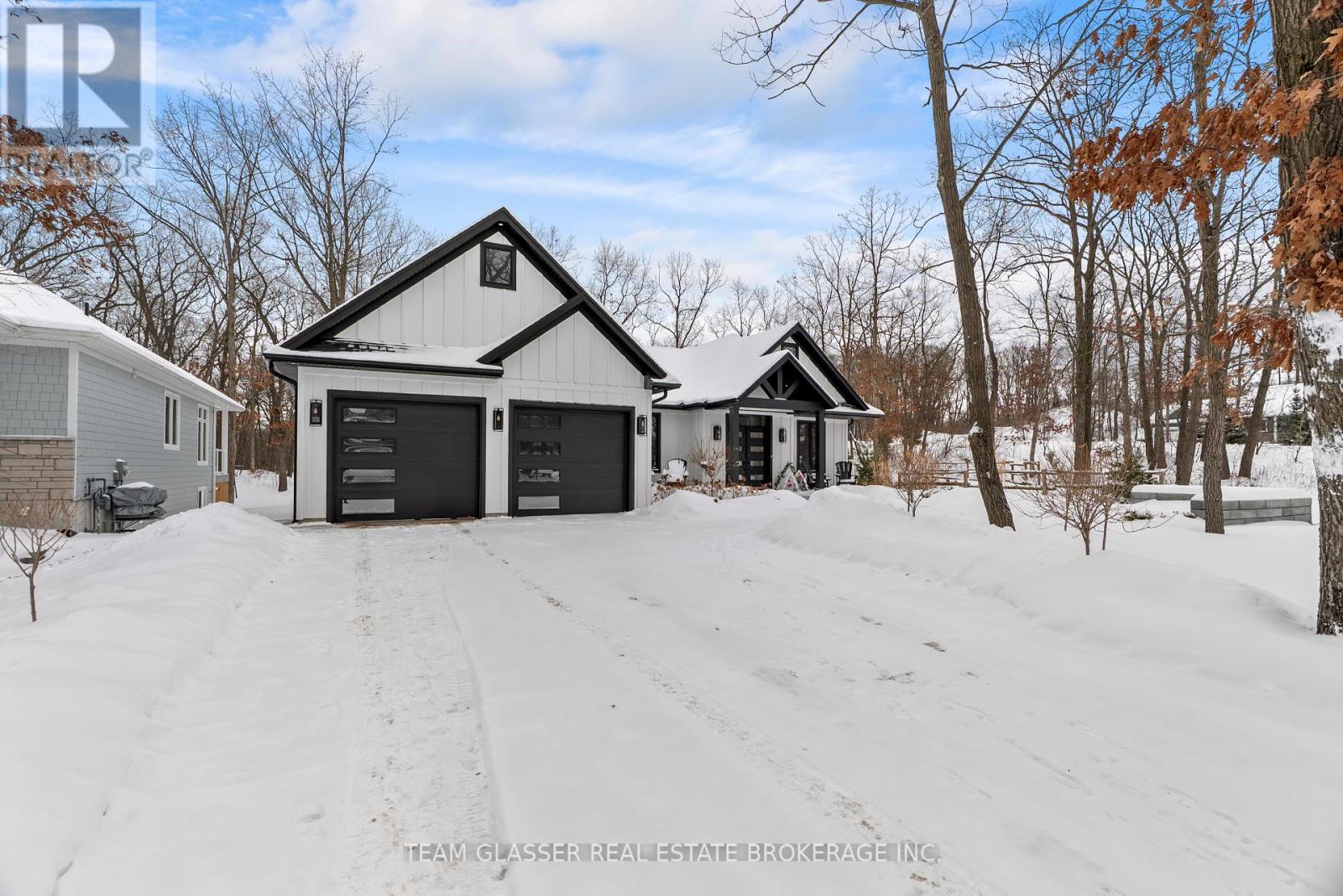 10143 PINERY BLUFFS ROAD, Lambton Shores (Grand Bend)