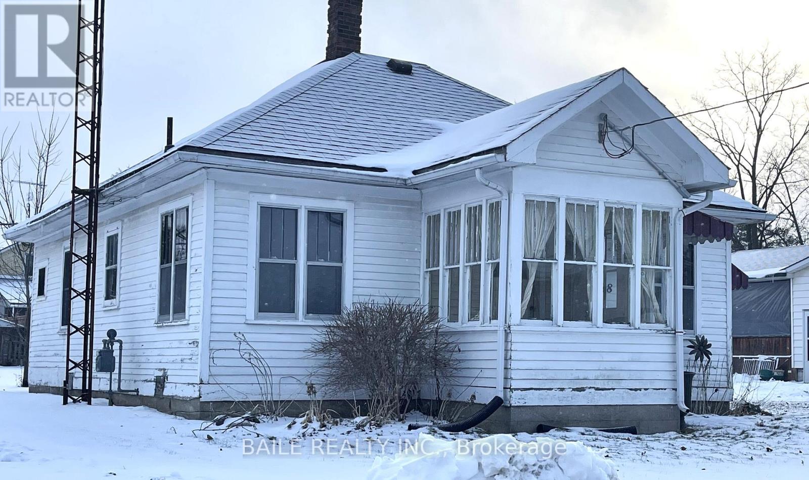 528 ST CLAIR STREET, Warwick (Watford)