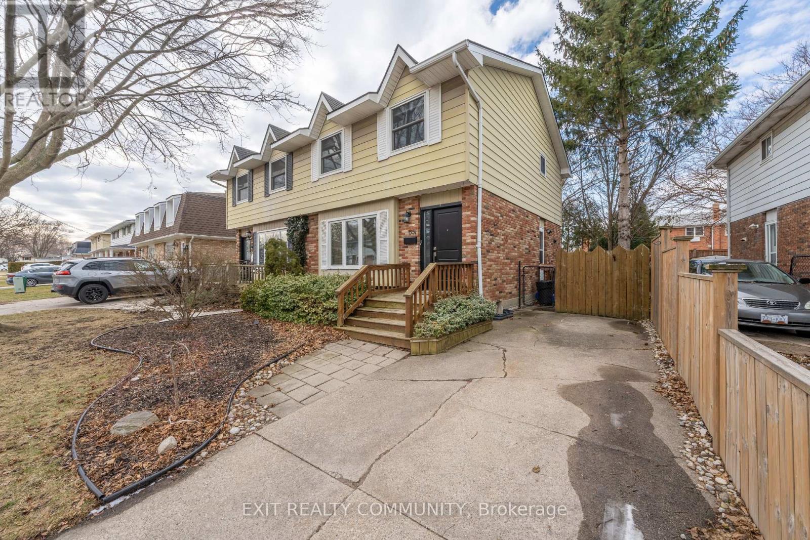 651 ROGER STREET, Sarnia