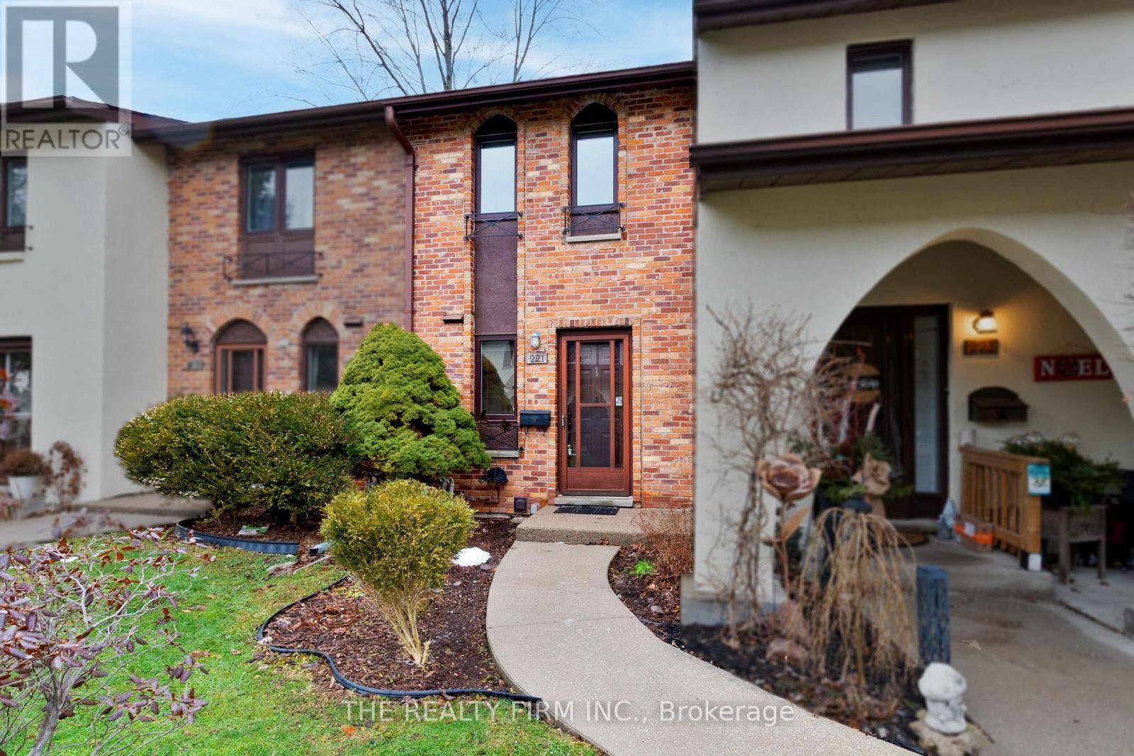 221 MILLBANK DRIVE, London South (South S)