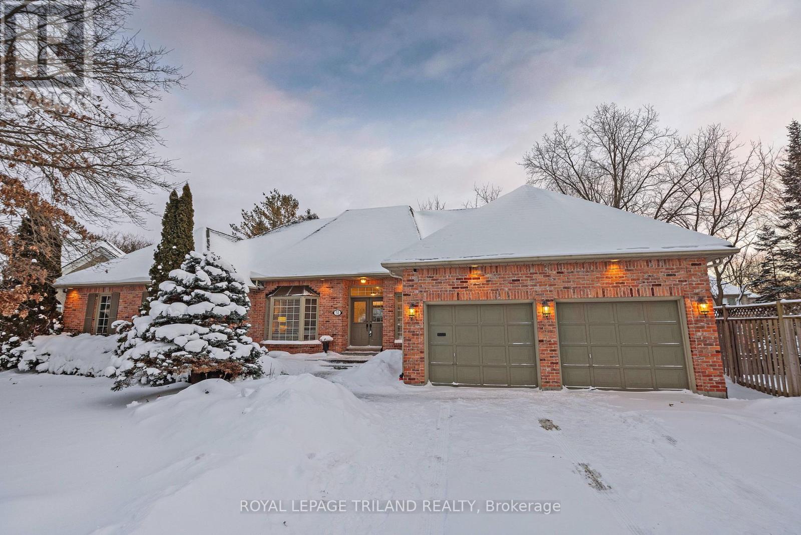 31 WOODS EDGE CLOSE, London South (South C)