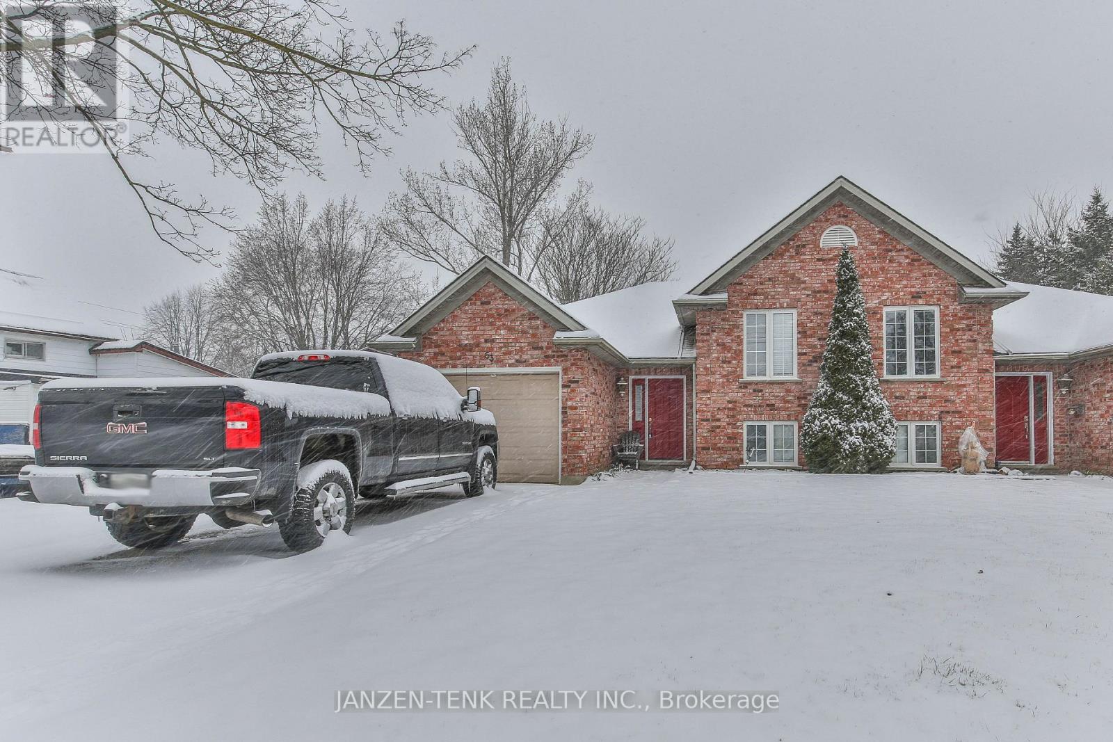 63 SOUTH STREET E, Aylmer