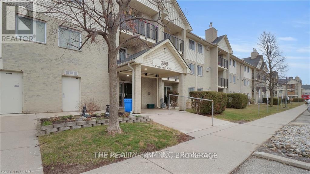 310 - 735 DEVERON CRESCENT, London South (South T)