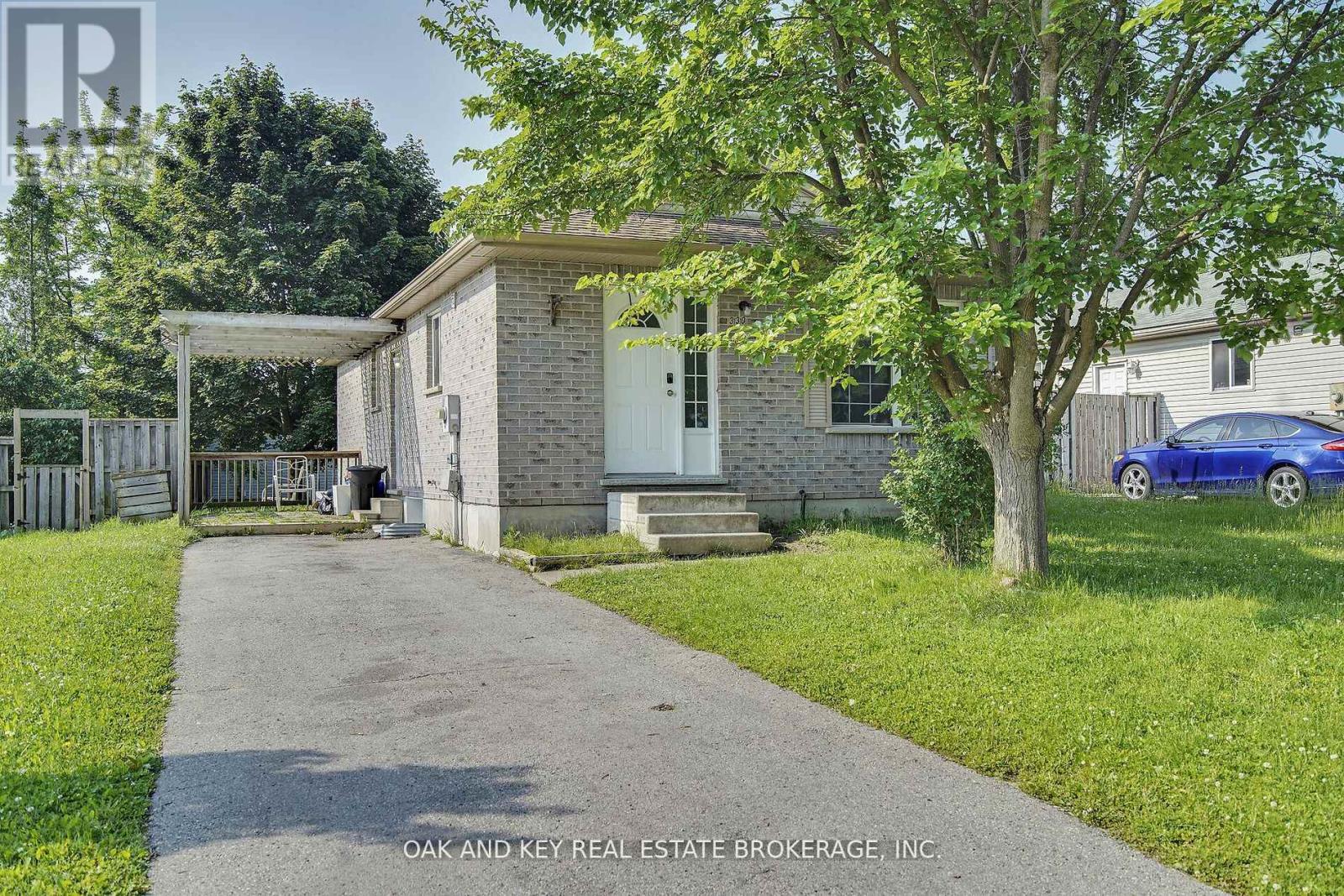 330 FLEMING DRIVE, London East (East D)